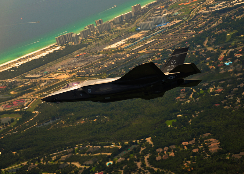 Illustration for article titled Airplane Porn: The First F-35 Arrives at Its First Home